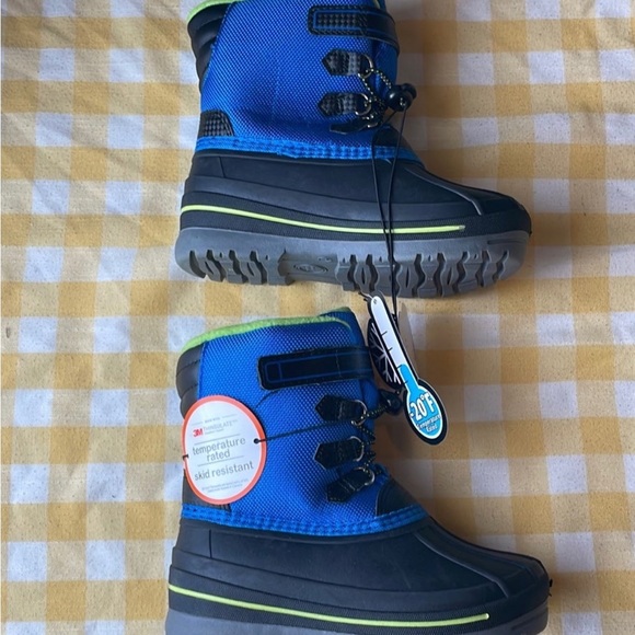 Snow boots size 11 - Picture 2 of 5